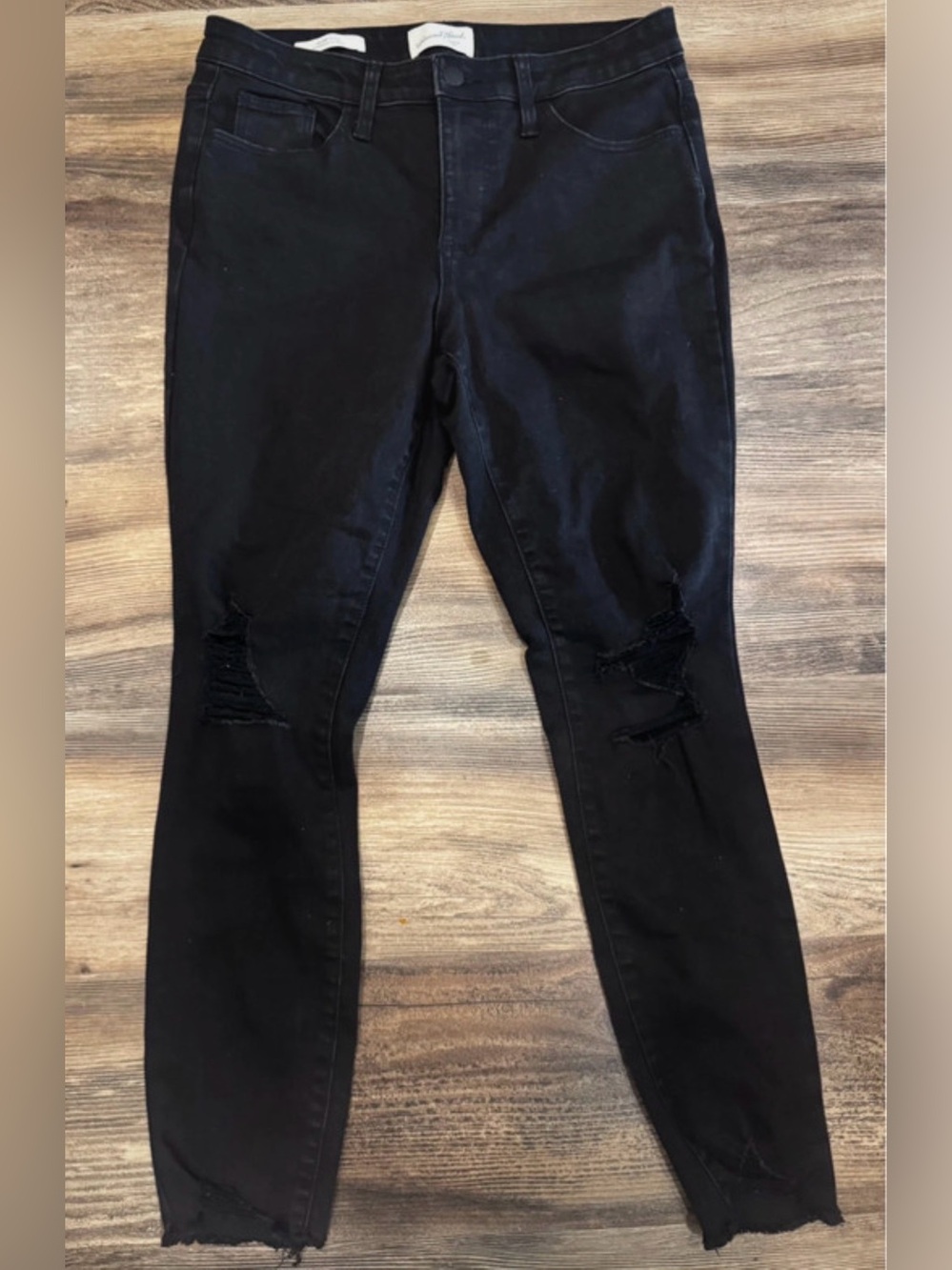 Universal Thread Black Skinny Jeans with Knee Rips